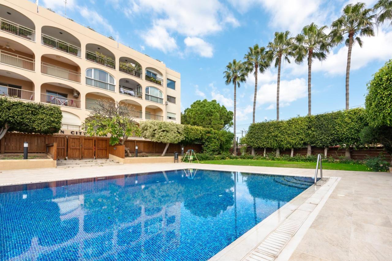 Sun City Apartment Лимасол Екстериор снимка